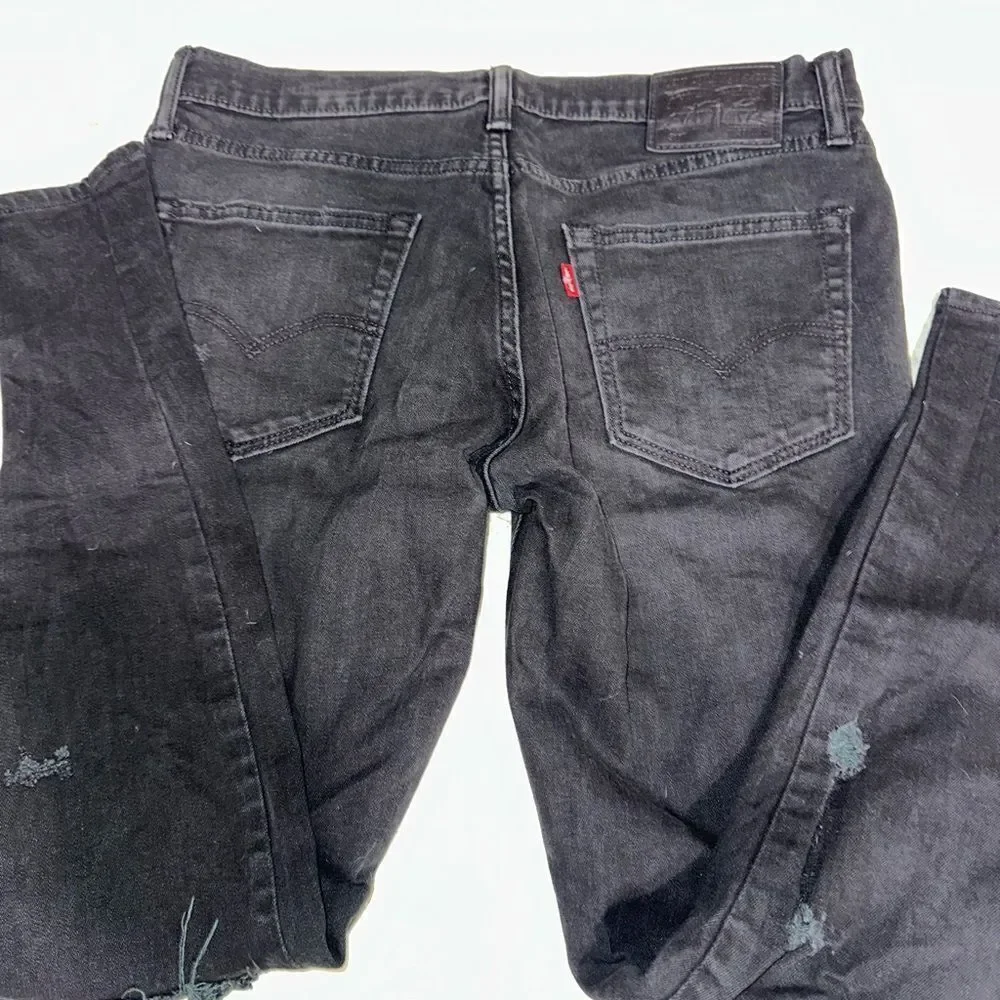 Men’s Distressed Levi’s